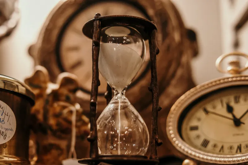 La relación entre el tiempo y las leyes de la física